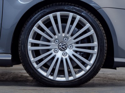 Volkswagen Golf R32